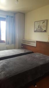 Uma cama ou camas num quarto em Apartamento Gramado