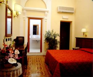 Postel nebo postele na pokoji v ubytování Hotel California