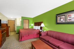 Imagen de la galería de Days Inn & Suites by Wyndham Wichita, en Wichita