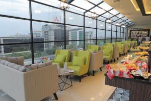 Ruang duduk di Hotel Daily Inn