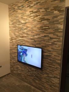 TV a/nebo společenská místnost v ubytování Flanell Apartments