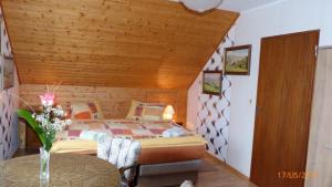 Postel nebo postele na pokoji v ubytování Apartman U Hanicky