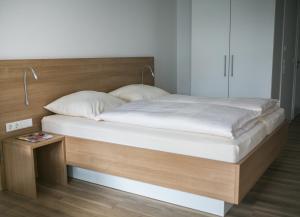 Postel nebo postele na pokoji v ubytování Haus NordQuartier