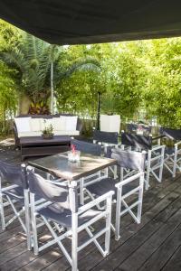 Un restaurante o sitio para comer en Acapulco Hotel