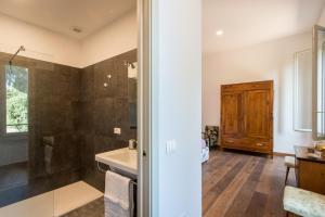 a bathroom with a sink and a shower at La Milzetta in Russi