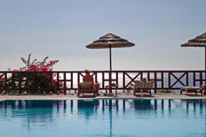Aegean Village Beachfront Resort内部或周边的泳池