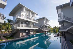 Bazén v ubytování Arawan Beach Resort Krabi nebo v jeho okolí