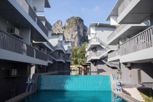 Bazén v ubytování Arawan Beach Resort Krabi nebo v jeho okolí