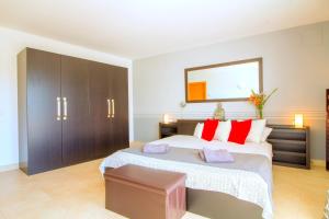 Posteľ alebo postele v izbe v ubytovaní LEON INMO Luxusvilla Coral - 10190