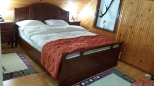 Katil atau katil-katil dalam bilik di Casa Serban