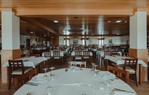 A restaurant or other place to eat at Hotel Quinta dos Cedros