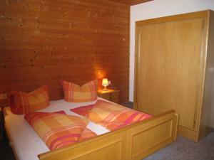 Postel nebo postele na pokoji v ubytování Haus Birgit