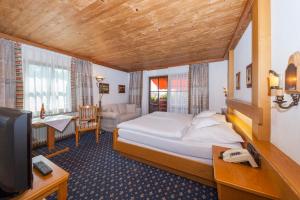 Postel nebo postele na pokoji v ubytování Hotel Alpina