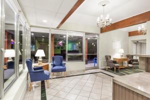 Posezení v ubytování Days Inn by Wyndham Albany SUNY