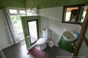 Koupelna v ubytování Home Phang-Nga Guesthouse