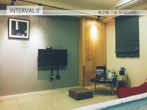 Uma televisão e/ou sistema de entretenimento em Interval