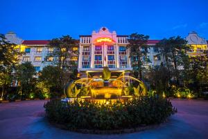 Ogród w obiekcie Prince Angkor Hotel & Spa