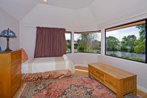 Gallery image of Riverside Villa - In the City by the River! in Nelson