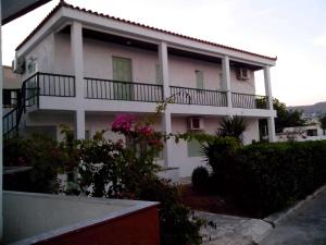 Gallery image of Haris Apartments in Kokkini Khanion