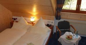 Postel nebo postele na pokoji v ubytování Hotel Lawine + 19 fotografií