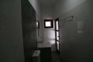 Uma casa de banho em Hikka Regent Hotel