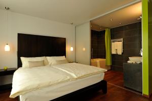 Postel nebo postele na pokoji v ubytování Hôtel du Théâtre, Boutique Hôtel