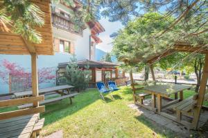 Zahrada ubytování Al Pian Garnì Hotel - B&B & Pizza + 37 fotografií