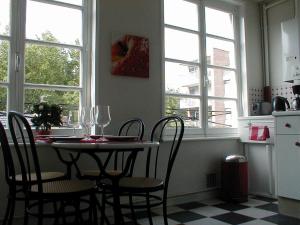 Reštaurácia alebo iné gastronomické zariadenie v ubytovaní Appartement Suite Vauban