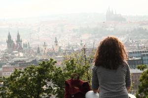 Nespecifikovaný výhled na destinaci Praha nebo výhled na město při pohledu z apartmánu