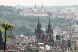 Nespecifikovaný výhled na destinaci Praha nebo výhled na město při pohledu z apartmánu