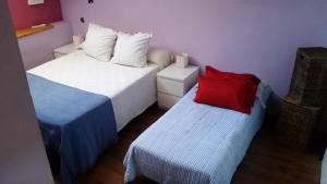 A bed or beds in a room at El Desván de San Antón