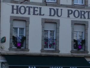 a hotel dmg with stars in the windows of a building at Hotel Du Port in Concarneau