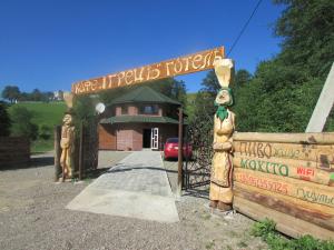 a gate to a house with a sign that readsmetici furs forever at Сafe Gorets Hotel in Krivorovnya