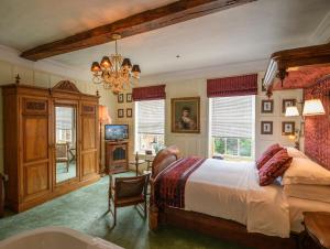 a bedroom with a bed and a chandelier at Ye Spotted Dogge in Portsmouth