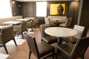 Posezení v ubytování Best Western Premier NYC Gateway Hotel