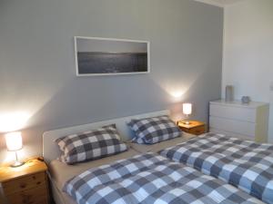 A bed or beds in a room at Ferienwohnung Achtern Diek