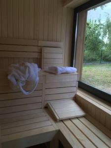 Foto da galeria de Wiselka Holiday House-1,2km to the beach; 5 bedrooms, 3 bahrooms; fire place. Private sauna! em Wisełka