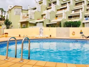 Bazén v ubytování Sun and Sea Orlando Apartment with terrace nebo v jeho okolí