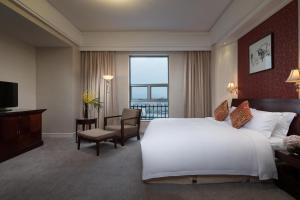 Postel nebo postele na pokoji v ubytování Overseas Chinese Hotel Wenzhou