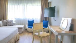 TV a/nebo společenská místnost v ubytování Hiran Residence