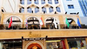 Gallery image of Queens Suite Hotel in Beirut