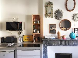 a kitchen with a counter top with a microwave at Mon Refuge Urbain in Montpellier