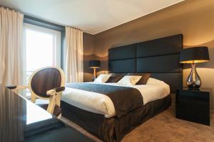 Postel nebo postele na pokoji v ubytování Hotel Restaurant Les Capucins