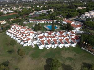 an aerial view of a resort with a pool at Hotel Apartamento Do Golfe in Vilamoura