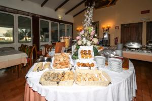 a table with several baskets of bread on it at Hotel Apartamento Do Golfe in Vilamoura