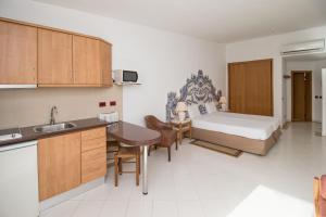 a kitchen and a bedroom with a bed and a sink at Hotel Apartamento Do Golfe in Vilamoura +37 photos