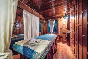 a bedroom with a bed in a wooden room at Samed Villa Resort in Ko Samed