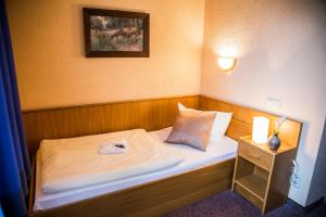 Postel nebo postele na pokoji v ubytování Hotel Stadt Peine + 21 fotografií