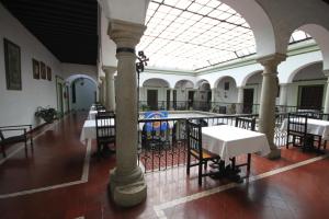 阿尔班山索罗阿杜托斯酒店餐厅或其他用餐的地方