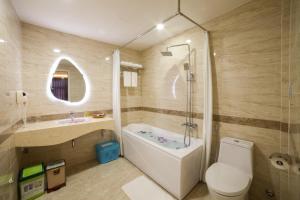 
A bathroom at Hotel La Perle
